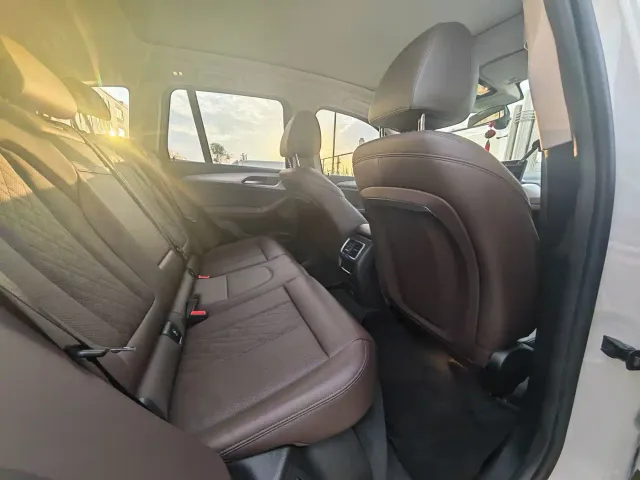BMW iX3 — Фото автомобиля 8