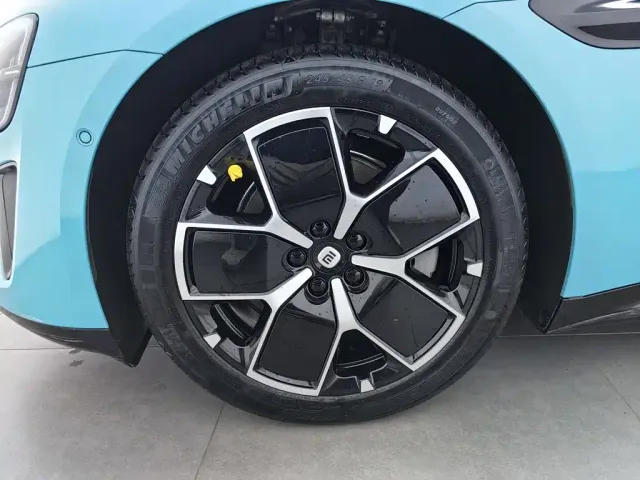 Xiaomi SU7 — Фото автомобиля 17