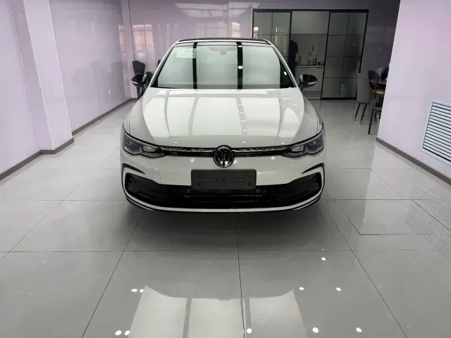Volkswagen Golf — Фото автомобиля 2