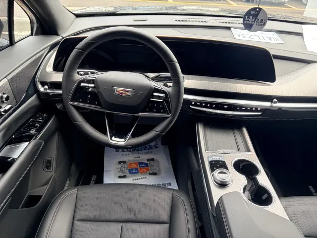 Cadillac XT5 — Фото автомобиля 9