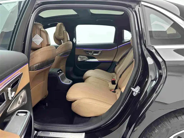 Mercedes-Benz E-Class — Фото автомобиля 19