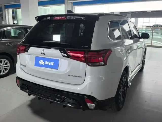 Mitsubishi Outlander — Фото автомобиля 3