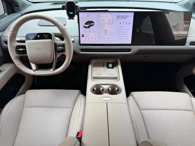 Li Auto i6 — Фото автомобиля 3