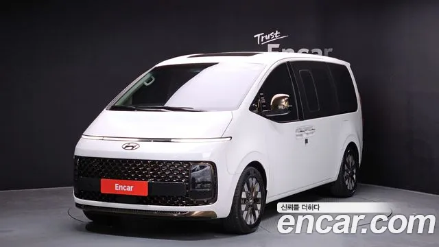 Фотография автомобиля — Hyundai Staria 4WD Lounge 9 мест