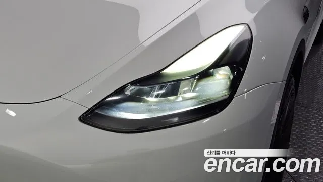 Tesla Model Y — Фото автомобиля 22
