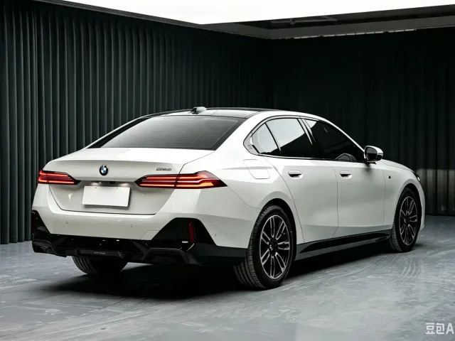 BMW 5 Series — Фото автомобиля 5