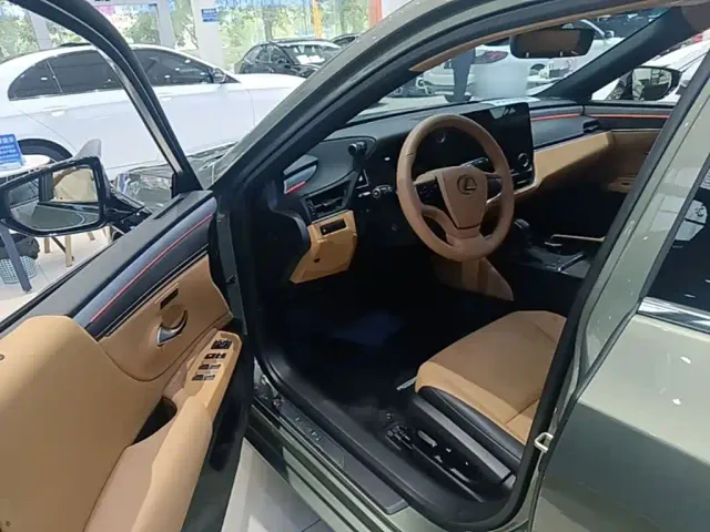 Lexus ES — Фото автомобиля 15