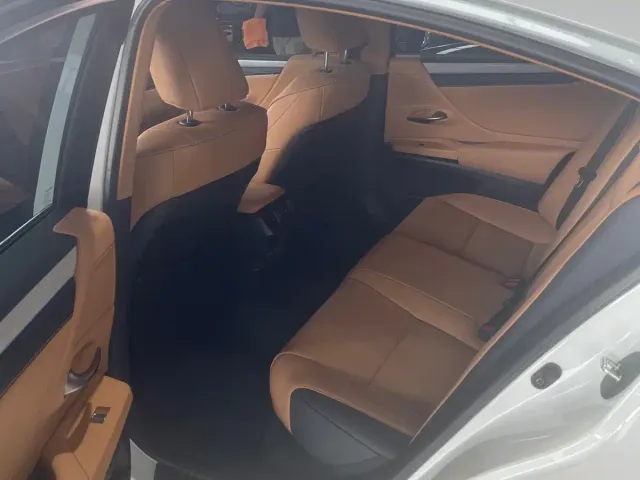 Lexus ES — Фото автомобиля 8