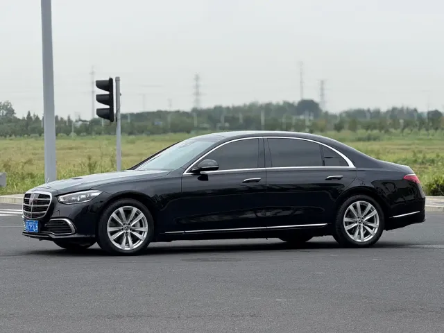 Фотография автомобиля — Mercedes-Benz S-Class