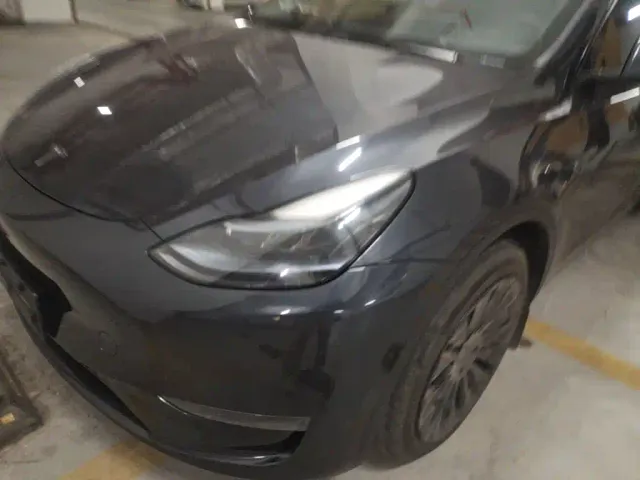 Tesla Model Y — Фото автомобиля 23