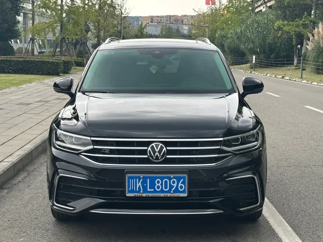 Volkswagen Tiguan L — Фото автомобиля 2