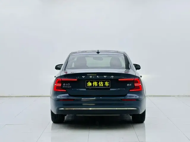 Volvo S60 — Фото автомобиля 6