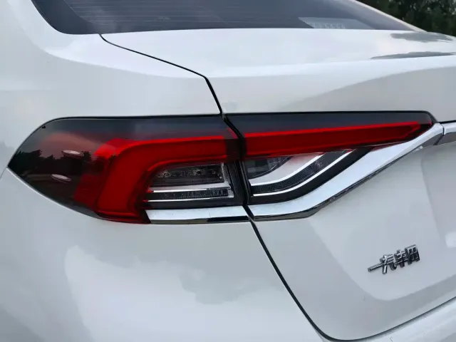 Toyota Corolla 2022 Hybrid 1.8L E-CVT Pioneer Edition — Фото автомобиля 10