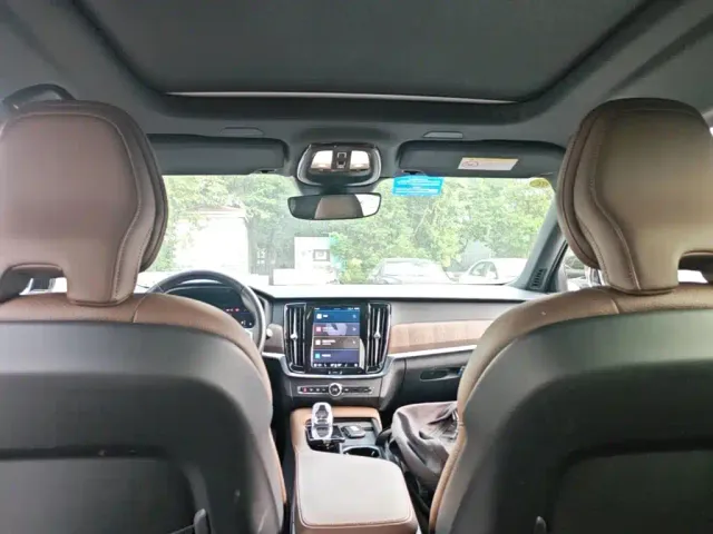Volvo S90 — Фото автомобиля 22