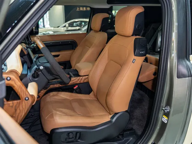Land Rover Defender — Фото автомобиля 17