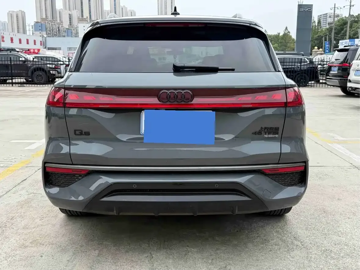 Audi Audi Q6 2024 45 TFSI quattro Shadow Warrior Edition 7-seater — Фото автомобиля 8