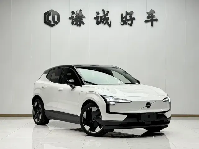 Volvo EX30 — Фото автомобиля 3