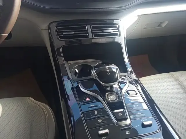BYD Qin PLUS 2024 Glory Edition DM-i 55KM Leading — Фото автомобиля 16