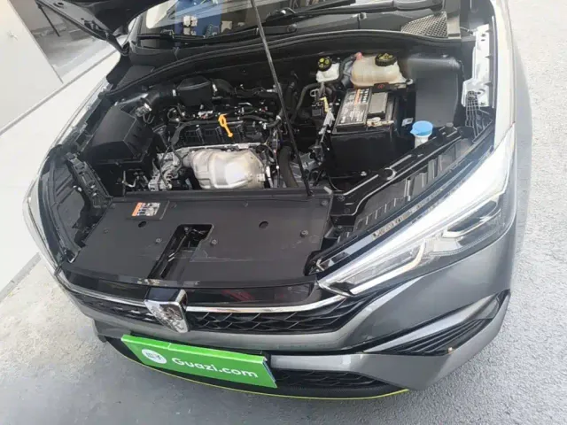 Roewe i5 — Фото автомобиля 19