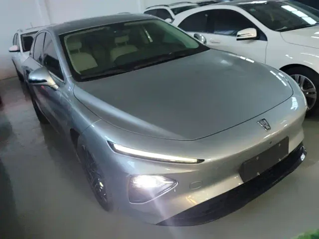 Roewe D7 — Фото автомобиля 21