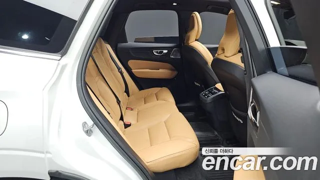 Volvo XC60 2nd Gen — Фото автомобиля 17