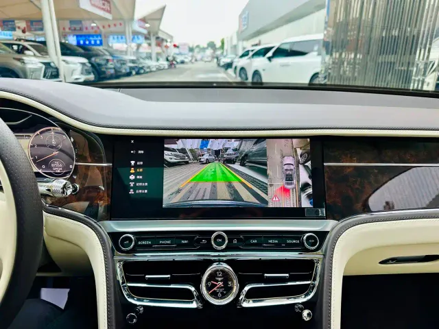 Bentley Flying Spur — Фото автомобиля 14
