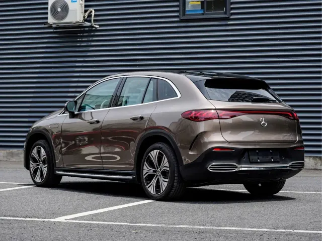 Mercedes-Benz EQE SUV — Фото автомобиля 4