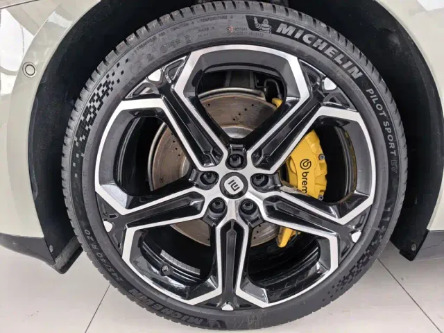 Xiaomi SU7 — Фото автомобиля 11
