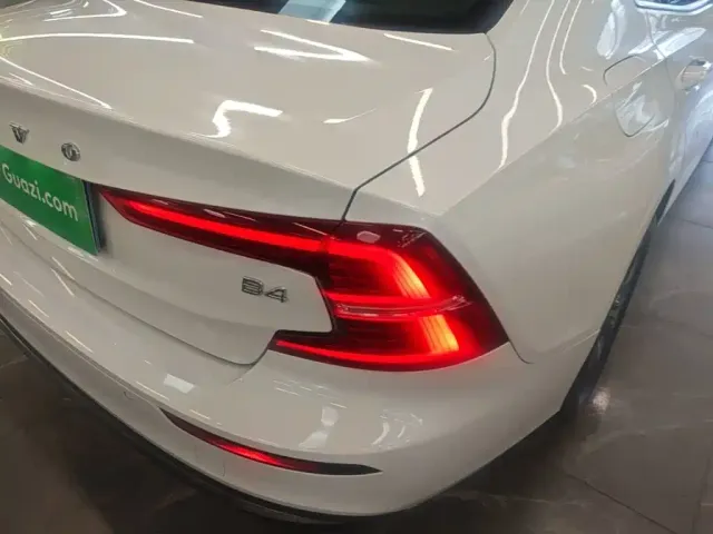 Volvo S60 — Фото автомобиля 7