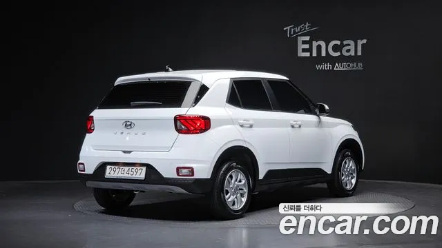 Hyundai Venue — Фото автомобиля 2
