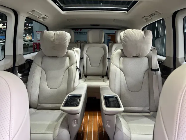 Mercedes-Benz V-Class — Фото автомобиля 7
