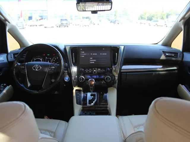 Toyota Alphard 2021 Hybrid 2.5L Luxury — Фото автомобиля 24