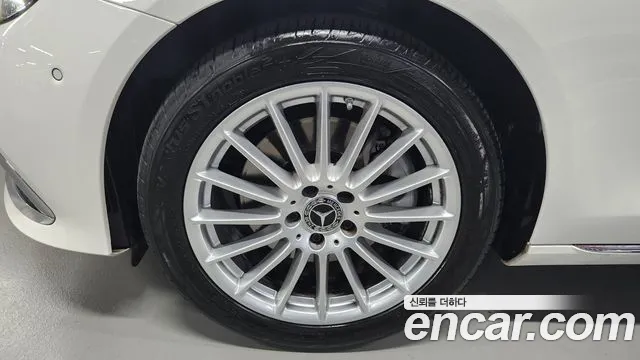 Mercedes-Benz E-Class — Фото автомобиля 20