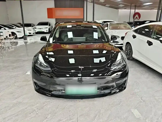 Tesla Model 3 — Фото автомобиля 2