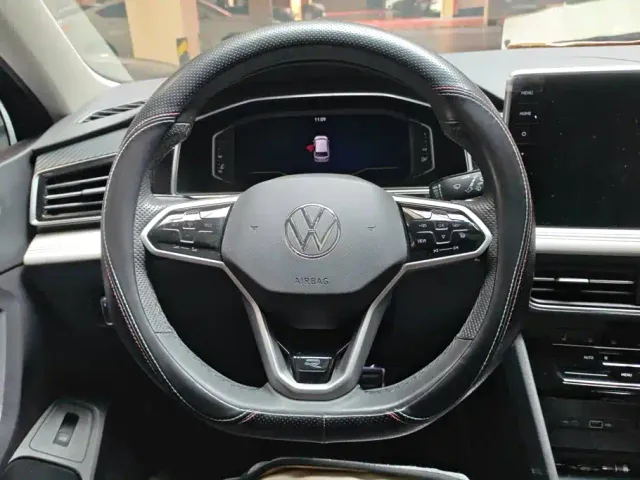 Volkswagen Tiguan L — Фото автомобиля 15