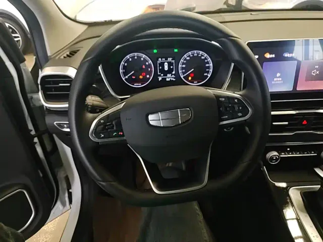 Geely Binyue — Фото автомобиля 10