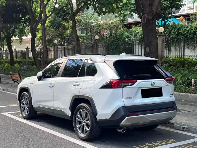 Toyota RAV4 — Фото автомобиля 18