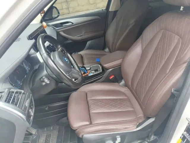 BMW iX3 — Фото автомобиля 7