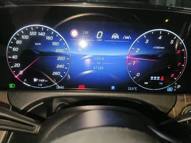 Mercedes-Benz E-Class — Фото автомобиля 4