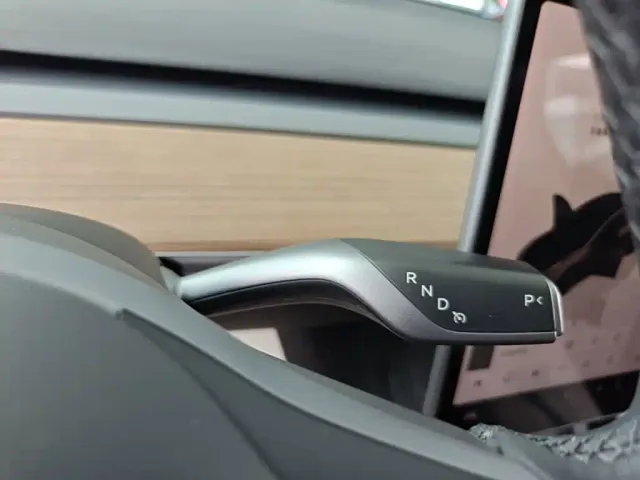 Tesla Model 3 — Фото автомобиля 13