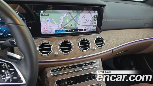 Mercedes-Benz E-Class — Фото автомобиля 8