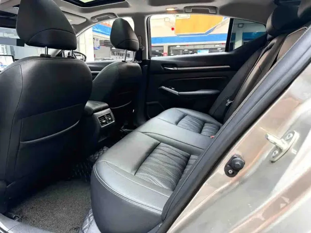 Nissan Teana — Фото автомобиля 10