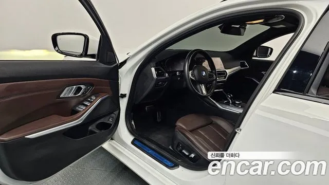 BMW 3-Series 3 серия (G20) 320i Touring M Sport — Фото автомобиля 9