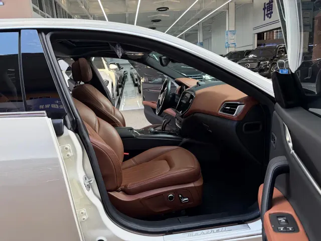 Maserati Ghibli — Фото автомобиля 17
