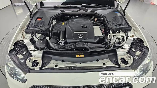 Mercedes-Benz E-Class — Фото автомобиля 6
