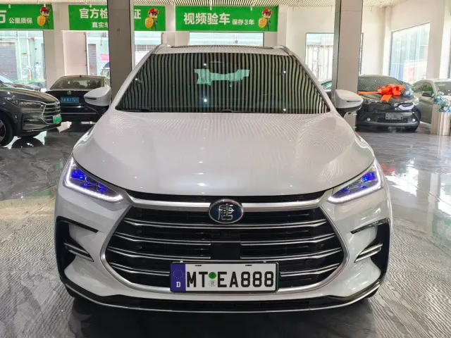 BYD Tang — Фото автомобиля 2