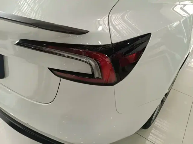 Tesla Model 3 2023 Long Range All-Wheel Drive — Фото автомобиля 7