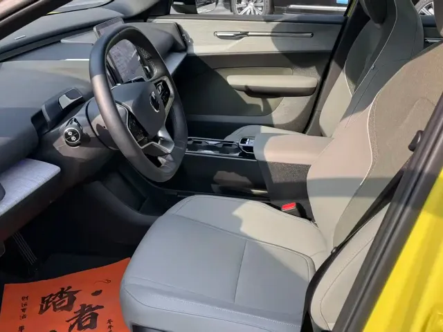 Volvo EX30 — Фото автомобиля 8