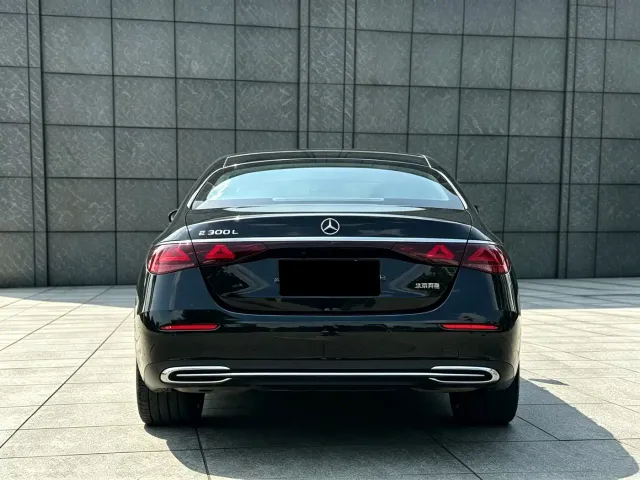 Mercedes-Benz E-Class — Фото автомобиля 16