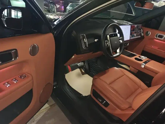 Li Auto L8 — Фото автомобиля 15
